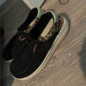 Size 8 hey dude like new